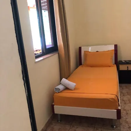 Hotel Xhej 3*