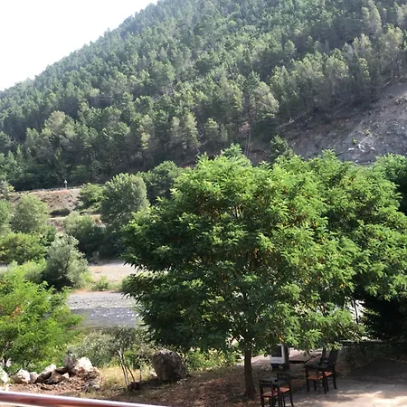 Xhej Hotel 3*