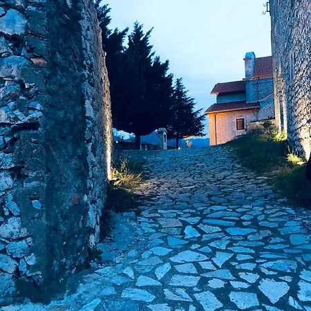 Hotel Xhej 3*