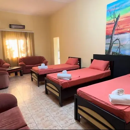 Xhej Hotel 3*