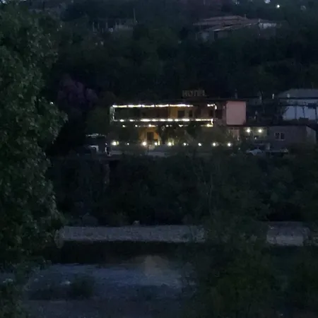 Xhej Hotel 3*