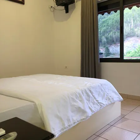 Hotel Xhej 3*