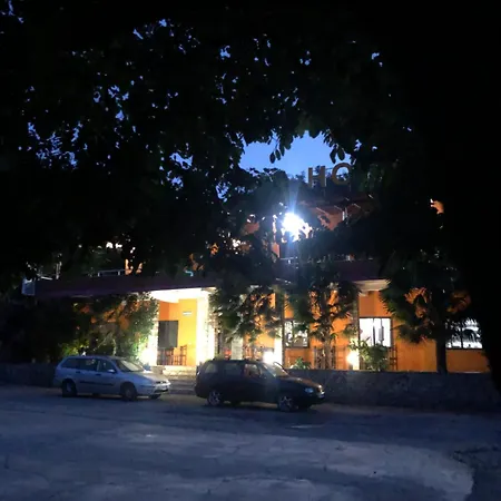 Xhej Szálloda